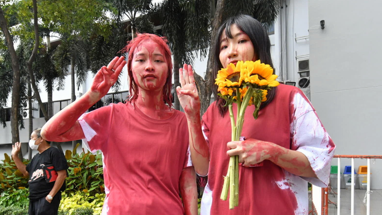 เลิกอดอาหารแล้ว "ตะวัน-แบม" ขอรักษาชีวิตเพื่อต่อสู้ทางการเมืองต่อ