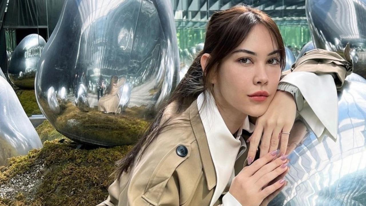 แมท ภีรนีย์ นั่งชมวิวริมหน้าผา โพสต์แคปชั่นเด็ดใครทำบุญกับเราให้จำ