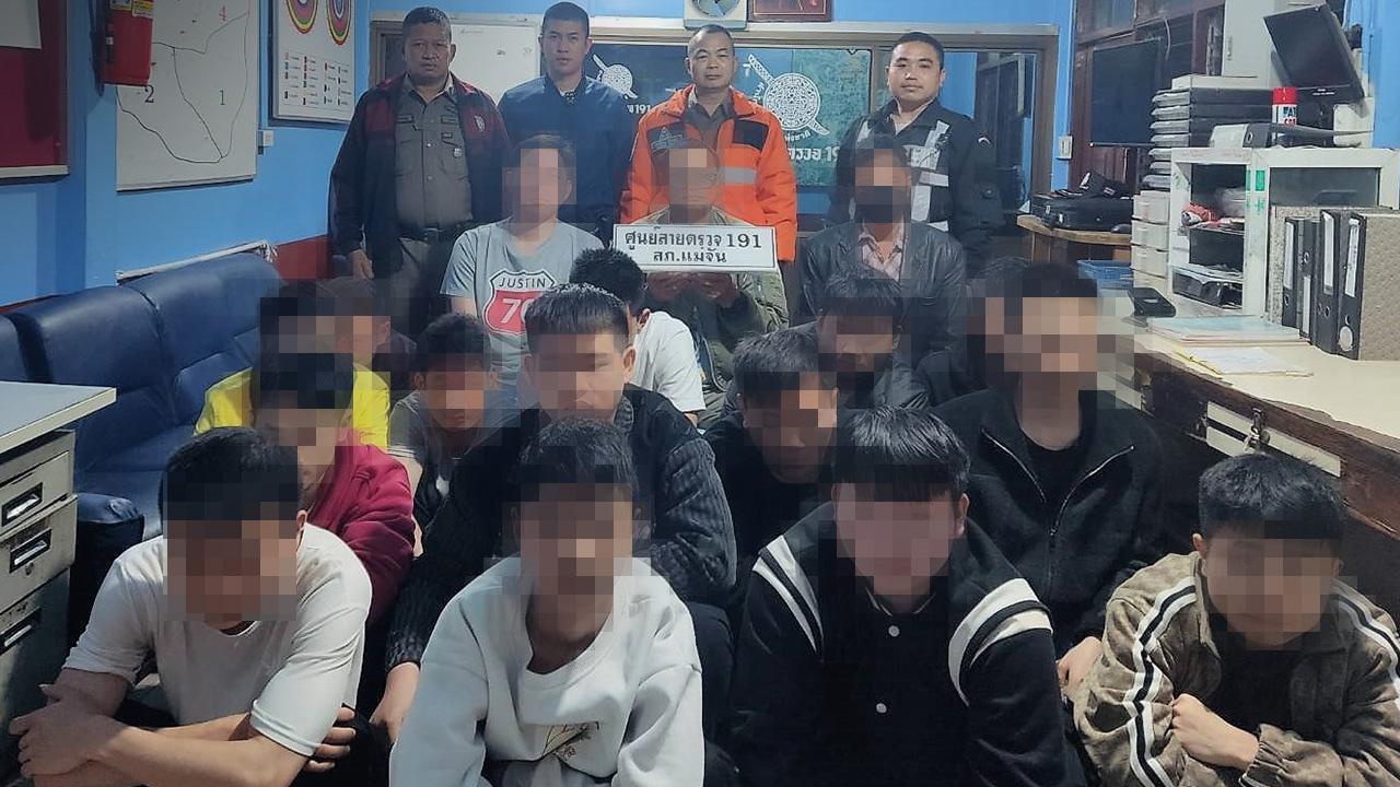 รวบ 14 หนุ่มจีนคิงส์โรมัน ลอบข้ามโขง จ้างคนไทยซิ่งรถไปส่งบ่อน อ.แม่สอด