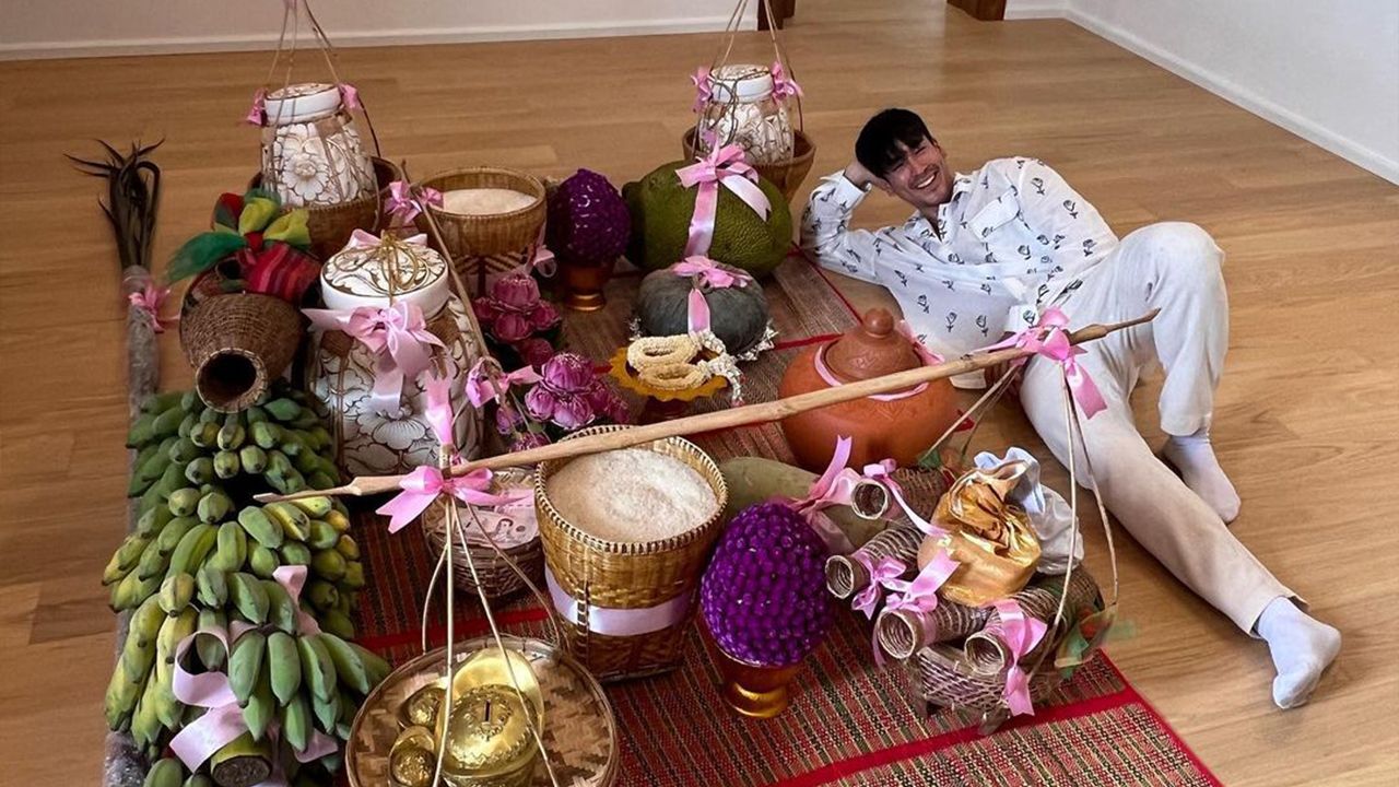 ส่อง ณเดชน์ ทำบุญขึ้นบ้านใหม่ เน้นเรียบง่ายแบบอีสานบ้านเฮา (คลิป)