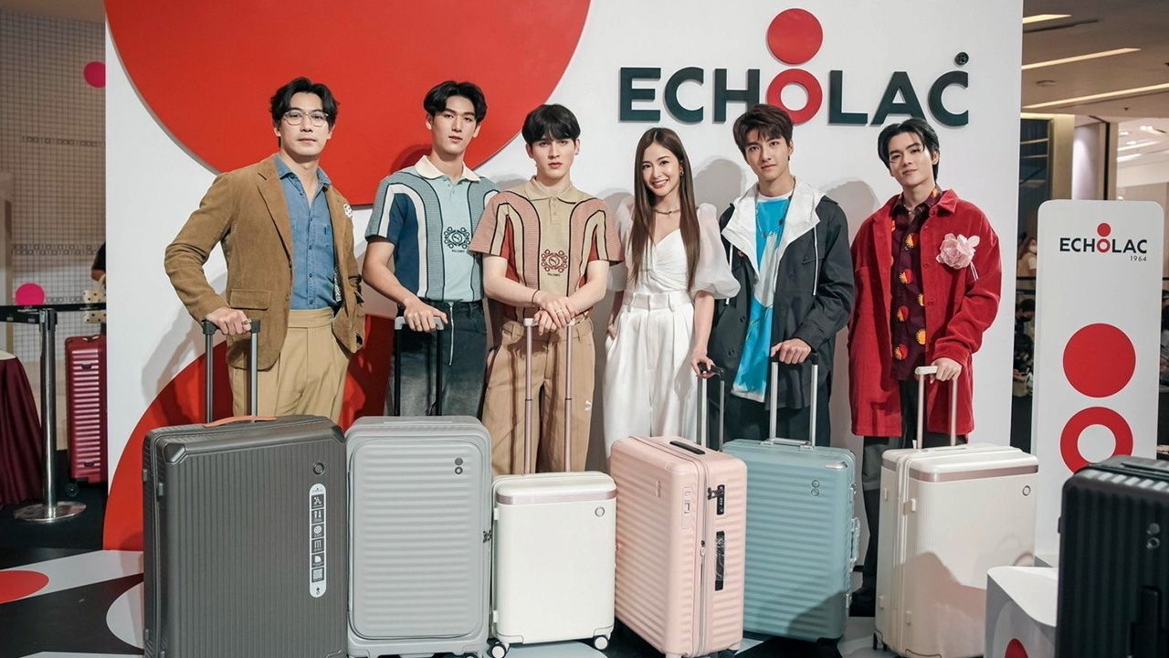 เอาใจนักเดินทาง...เปรมณัช สุวรรณานนท์ นำทีม มอส–ภาณุวัฒน์ โสประดิษฐ์, แบงค์–มณฑป เหมตาล, มายด์–ลภัสลัล จิรเวชสุนทรกุล, แม็ค–ณัฐพัชร์ นิมจิรวัฒน์, ยอร์ช–ยงศิลป์ วงศ์พนิตนนท์ ร่วมเปิดตัวแบรนด์กระเป๋าชื่อดัง ในงาน “ECHOLAC fashion Show & Press Conference 2023” ณ ชั้น 1 Fashion hall ศูนย์การค้าสยามพารากอน.