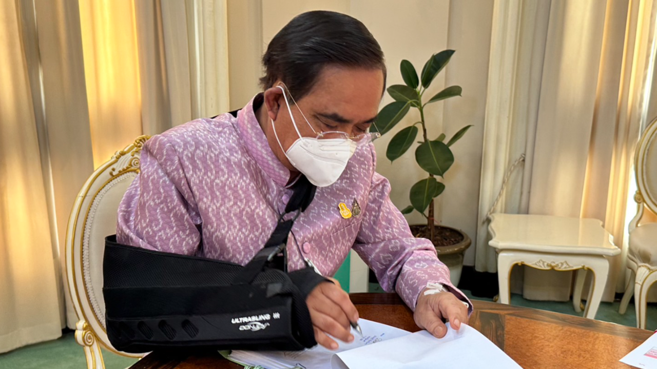 นายกฯ ขอบคุณสื่อ บอกอาการดีขึ้น แต่ยังเจ็บแผล แต่ยังไหว งานค้างเยอะ