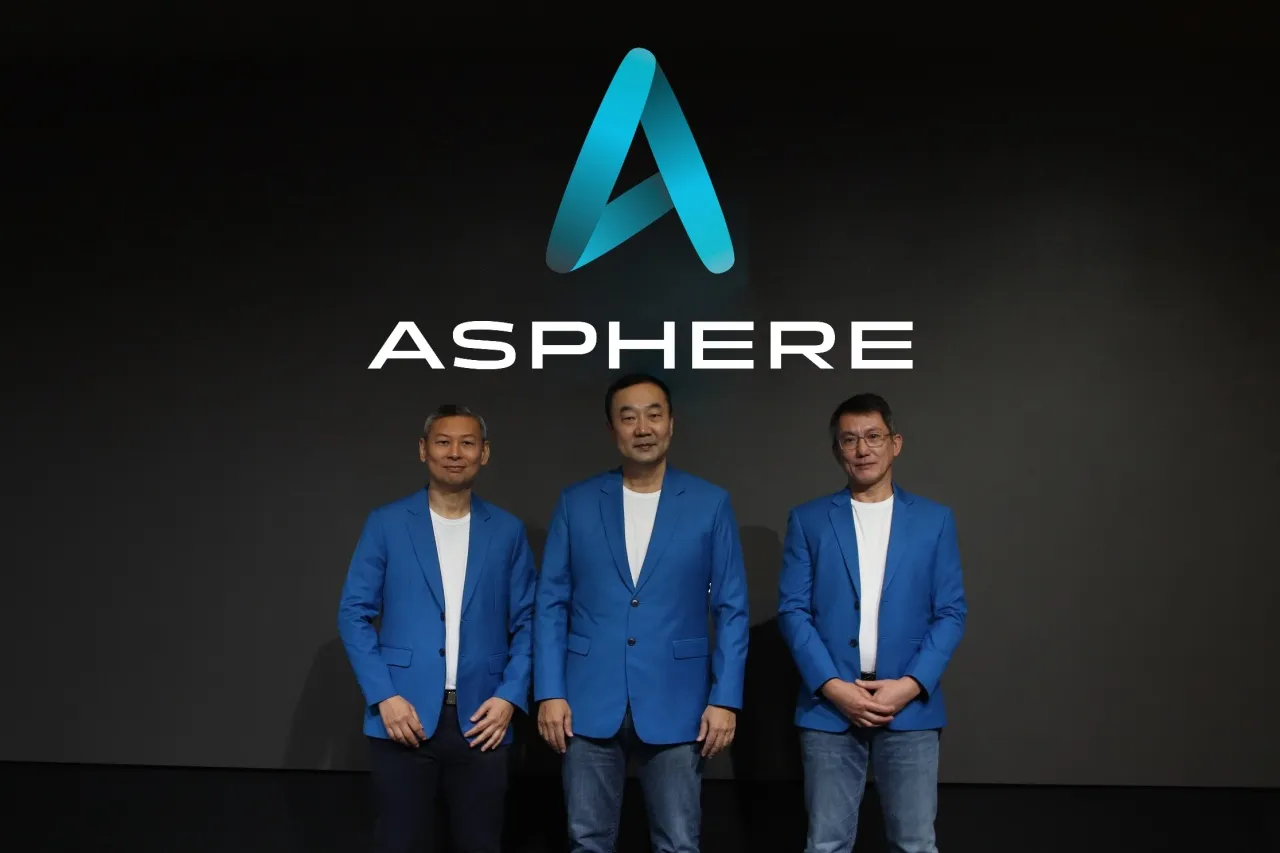 3 ผู้บริหารจากเอเชียซอฟท์ฯ (จากซ้ายไปขวา) กิตติพงศ์ พฤกษอรุณ, ปราโมทย์ สุดจิตพร และ Mr. Quach Dong Quang