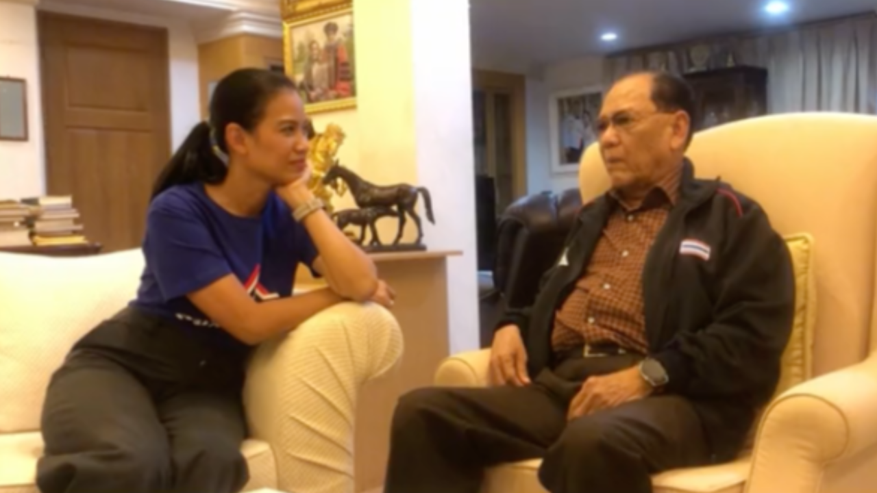 "ลูกสาว" จับมือ "พ่อไตรรงค์" เคลียร์ปมปราศรัยโคราช จี้ กกต.วางบรรทัดฐาน
