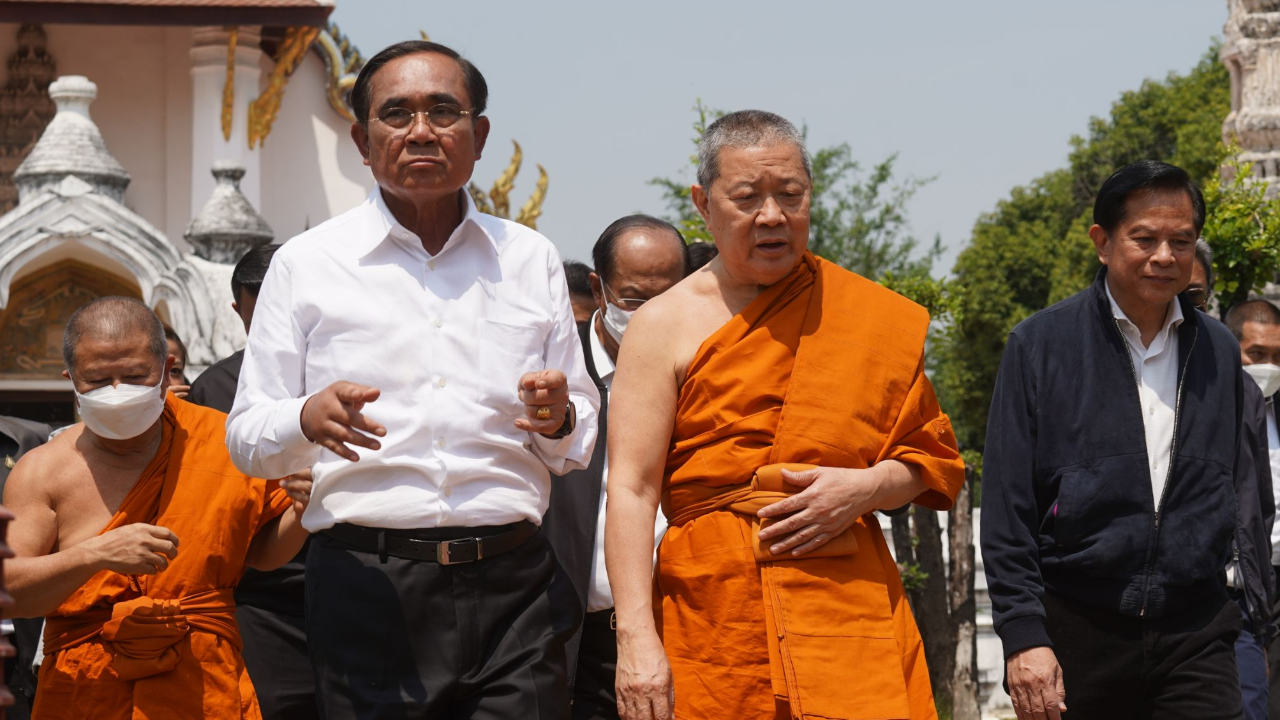 "เจ้าคุณธงชัย" สวดชยันโต ให้พรนายกฯ เจ้าอาวาสวัดศาลาปูน อวยพรสุขภาพแข็งแรง
