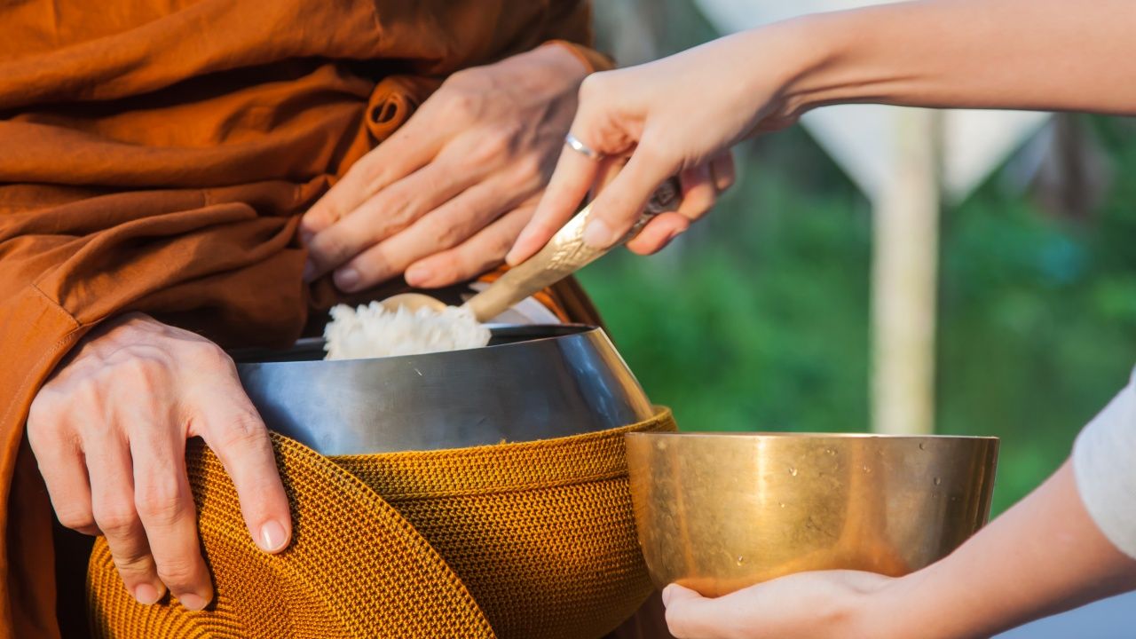 วิธีทำบุญอย่าเกินกำลังตัวเอง