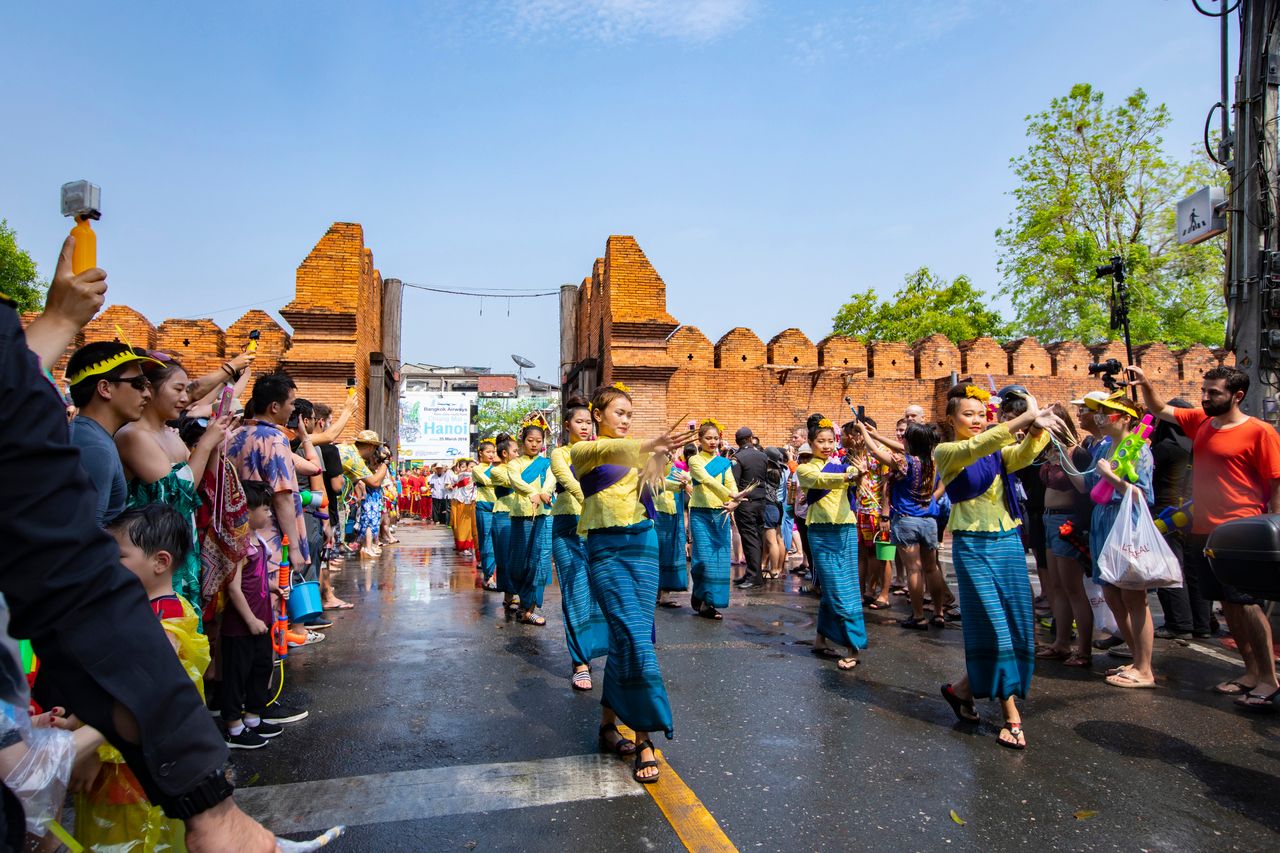 ป๋าเวณีปี๋ใหม่เมือง หรือ ประเพณีปีใหม่เมือง