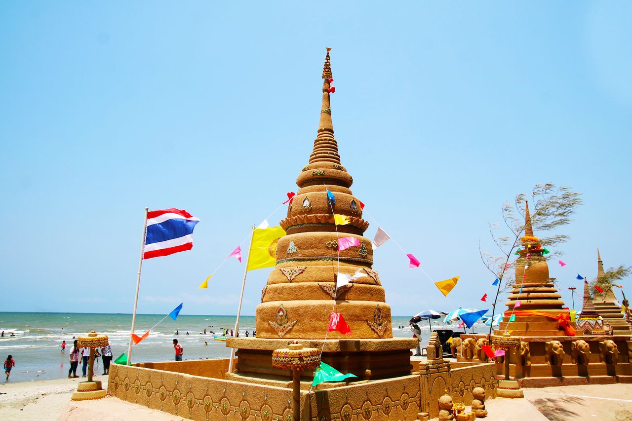 งานประเพณีก่อทรายวันไหล