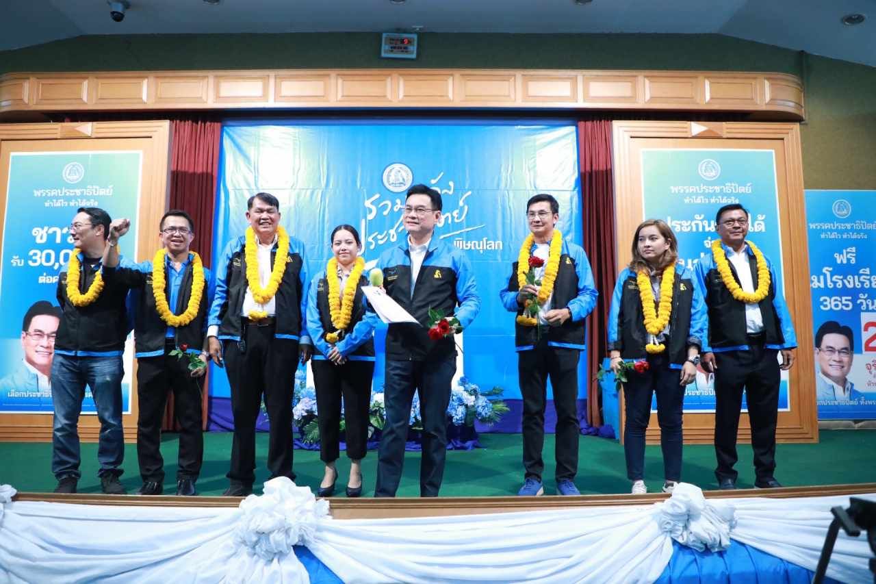 นายจุรินทร์ ลักษณวิศิษฏ์ หัวหน้าพรรคประชาธิปัตย์ พบปะแกนนำพิษณุโลกทั้ง 5 เขต เพื่อติวเข้มถึงแนวทางการหาเสียง