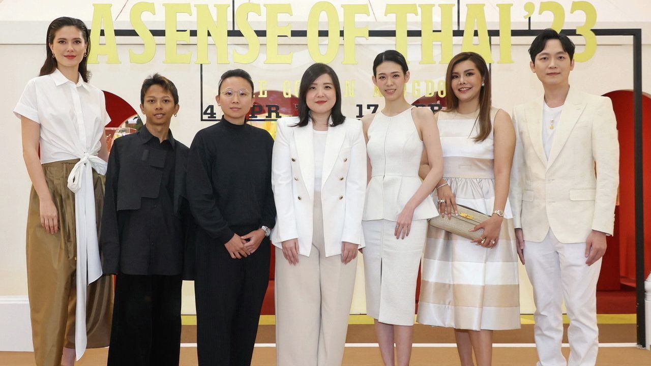 งานประเพณี บุญจิรา ธีระมโน เปิดงาน “A Sense of Thai 2023 : The Golden Kingdom” เพื่อสืบสานวัฒนธรรมประเพณีไทยและร่วมฉลองเทศกาลสงกรานต์ จัดถึง 17 เม.ย. โดยมี พิมพ์พยัพ ศรีกาญจนา และ มารีญา พูลเลิศลาภ มาร่วมงานด้วย ที่เซ็นทรัล เอ็มบาสซี วันก่อน.