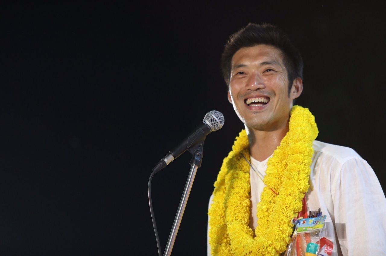 ธนาธร จึงรุ่งเรืองกิจ