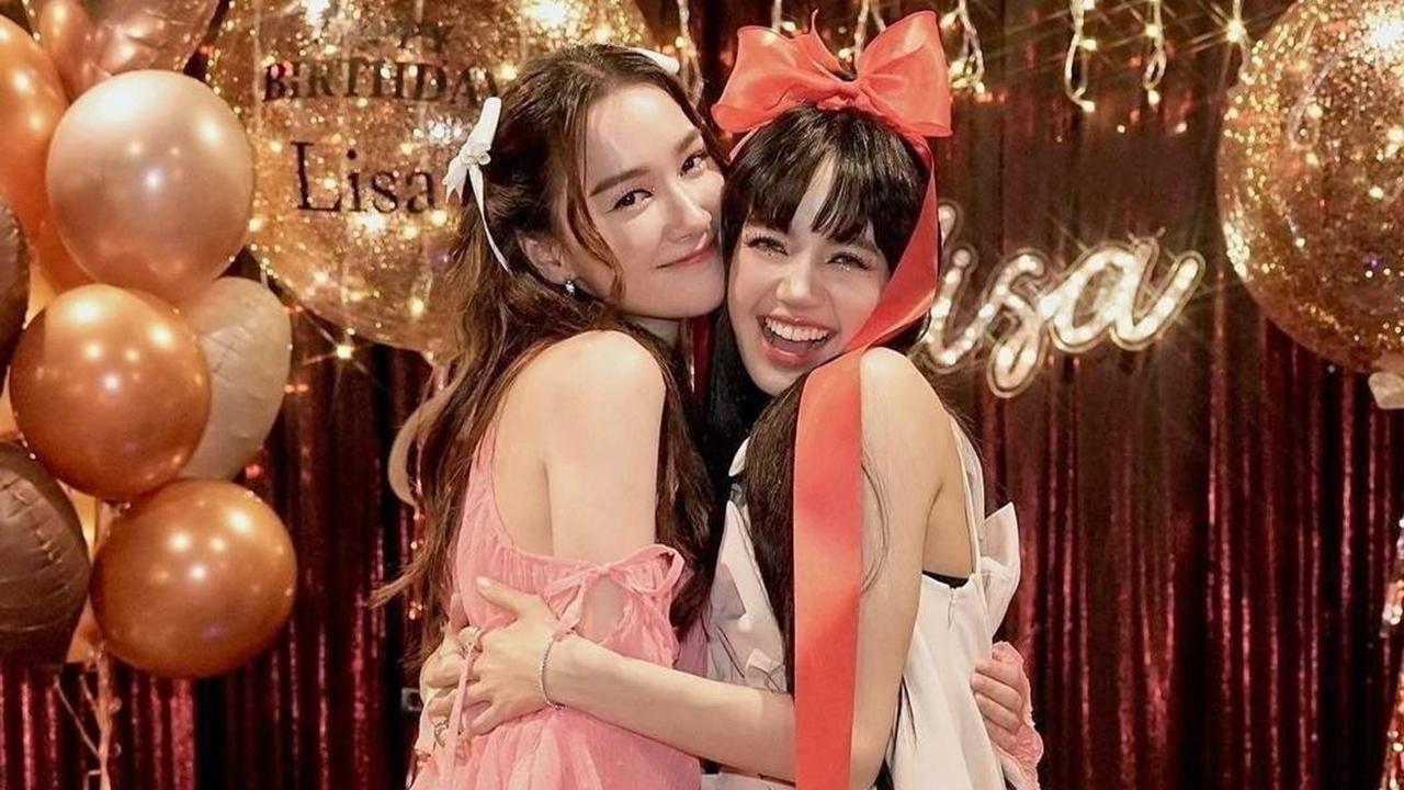 “เดียร์น่า” เล่าโมเมนต์ปาร์ตี้วันเกิด “ลิซ่า แบล็คพิงค์” ครอบครัวและเพื่อนๆ พร้อมหน้า