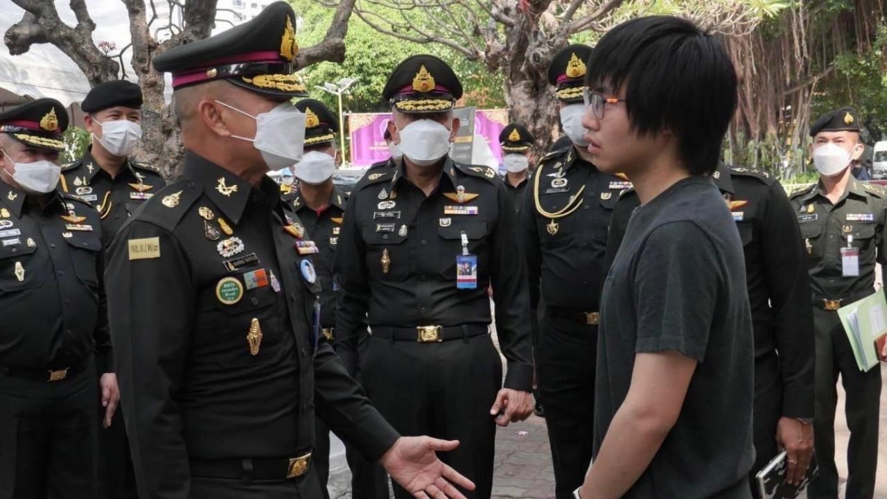 ผบ.ทบ. ย้ำตรวจเลือกทหารวันแรกฉลุย ย้ำทีมแพทย์รอบคอบ ดูแล "สาวสอง"