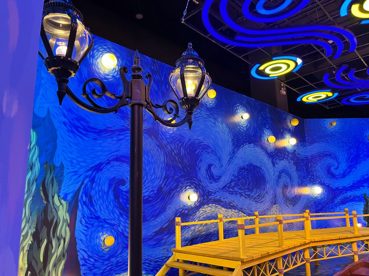 จุดถ่ายรูปที่จำลองมาจากภาพ The Starry Night