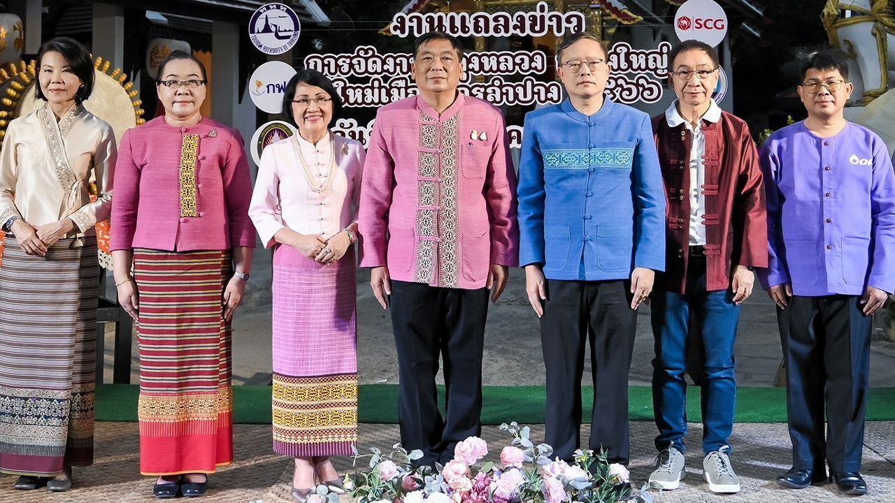 ตามไปดู ชัชวาลย์ ฉายะบุตร ผวจ.ลำปาง แถลงข่าวการจัด “สลุงหลวง กลองใหญ่ ปีใหม่เมืองนครลำปาง 2566” งานรวมอัตลักษณ์วัฒนธรรมของจังหวัดลำปาง ระหว่าง 8-13 เม.ย. โดยมี ศิริวัฒน์ บุปผาเจริญ และ ตวงรัตน์ โล่ห์สุนทร มาร่วมแถลงด้วย ที่วัดปงสนุก วันก่อน.