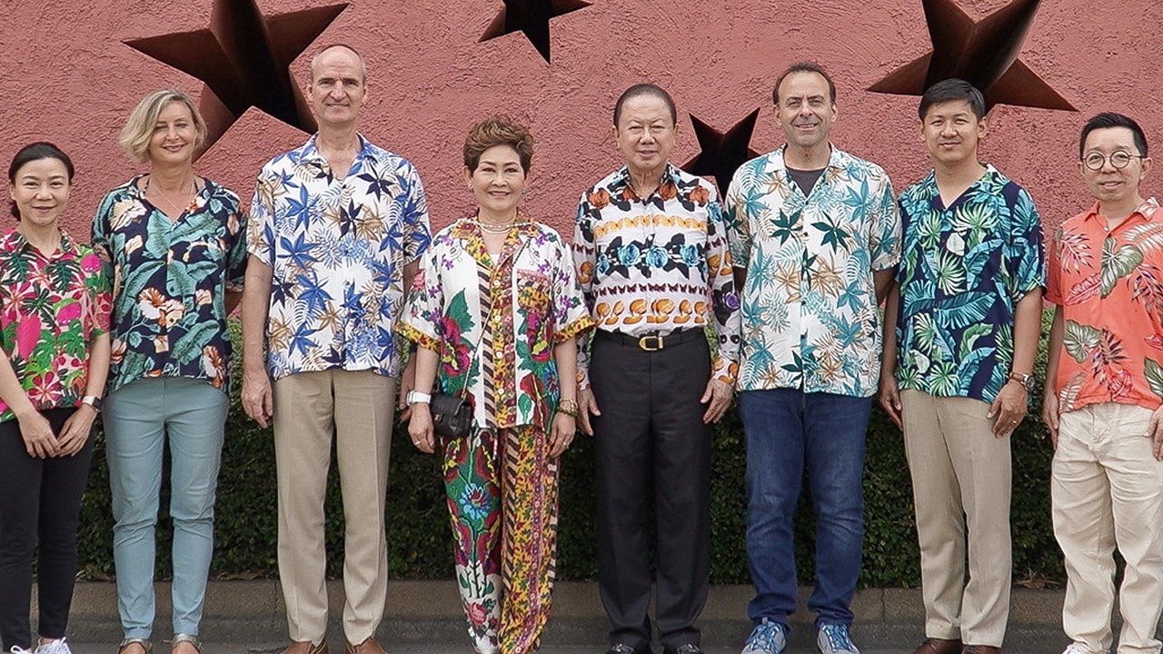 วันสงกรานต์  -  สนั่น–คุณหญิงณัฐิกา อังอุบลกุล และ คริสเตียน วูม เปิดงาน Songkran Festival at Hyatt Regency Hua Hin and THE BARAI โดยมี บุญชัย เจิมเพิ่มโรจน์, ฟลูวิโอ ลันโชเน่, แจคลีน หยอง, อันเน็ต ชเลมเมอร์ มาร่วมงานด้วย ที่ รร.ไฮแอท รีเจนซี่ หัวหิน วันก่อน.