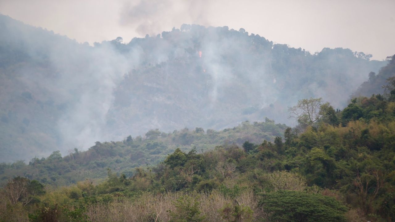 ไฟป่า เขาแหลม เขาชะพลู จ.นครนายก เช้าวันที่ 30 มีนาคม 2566