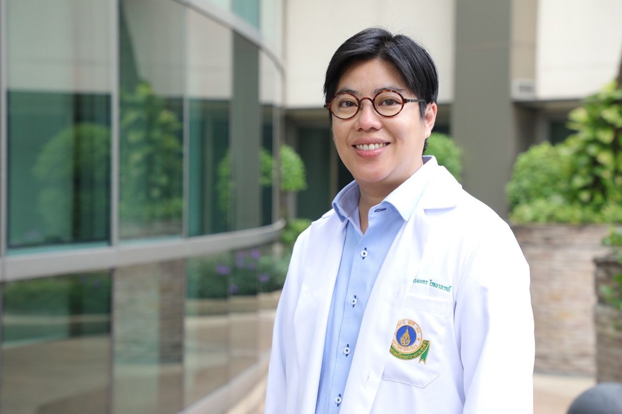 คุณหมอดวงเนตรก่อตั้งกองทุนช่วยเหลือผู้ป่วยมะเร็งตาเพื่อช่วยบรรเทาค่าใช้จ่ายส่วนอื่นๆ ที่นอกเหนือจากการรักษาแก่ผู้ป่วย ซึ่งส่วนใหญ่เป็นผู้มีรายได้น้อยให้เข้าถึงการรักษาได้มากขึ้น