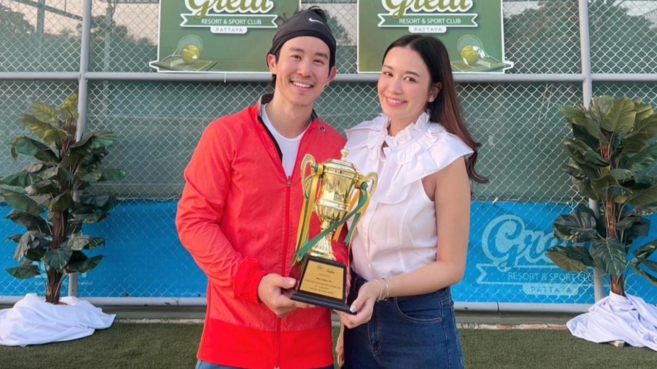 เบนซ์ ปุณยาพร เปิดโมเมนต์หวานคู่แฟนหนุ่ม ส่งกำลังใจติดขอบสนามหลังคว้าแชมป์