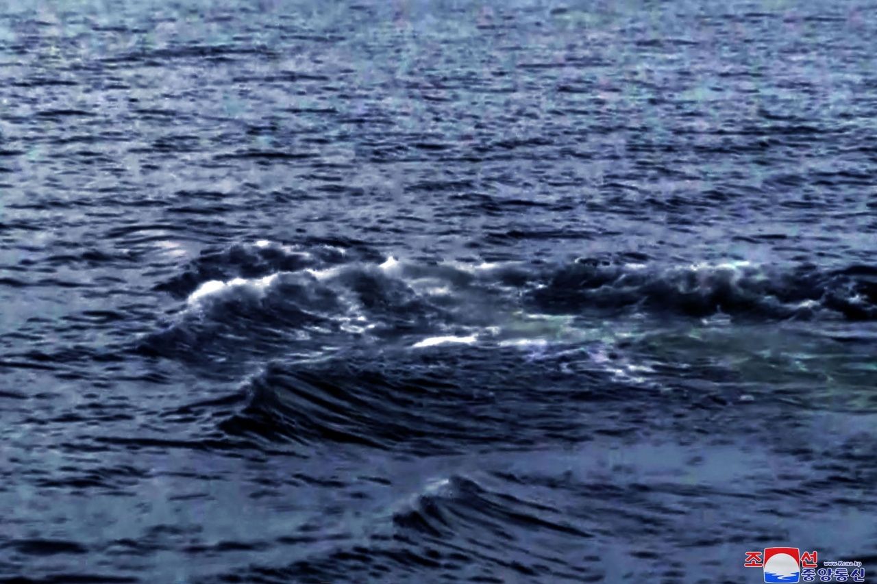 สำนักข่าว KCNA เผยแพร่ภาพเกาหนีเหนือทดสอบโดรนโจมตีใต้น้ำที่สามารถติดตั้งหัวรบนิวเคลียร์ รุ่นใหม่ เมื่อ 21-23 มีนาคม 2566 ที่ผ่านมา