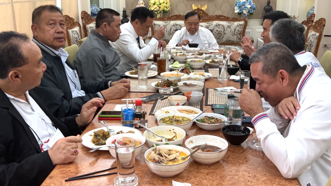 “เสี่ยหนู” ทำทีมภูมิใจไทยกินข้าวกับ “บิ๊กป้อม” รอบ 2 พร้อมแกนนำพลังประชารัฐ