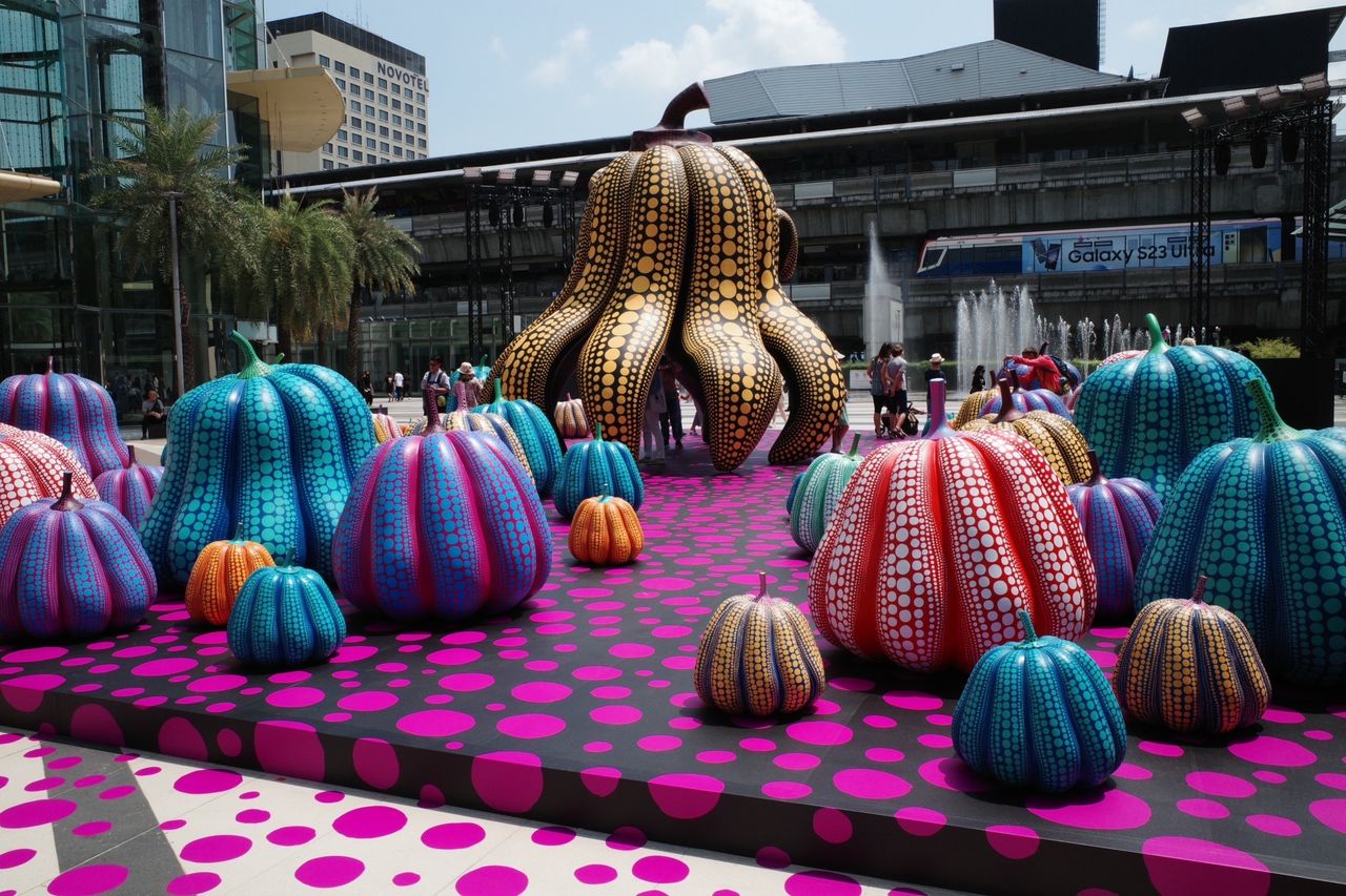 Installation Art ของ ยาโยอิ คุซามะ กับ Louis Vuitton ที่พารากอน