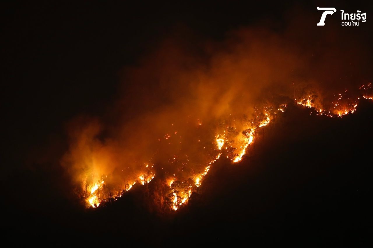 แม้จะควบคุมไม่ให้ไฟลุกลามไปยังบริเวณอื่นที่ใกล้เคียงได้แล้ว แต่เพลิงยังไม่สงบ