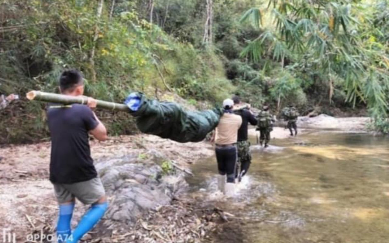 ใช้กำลังเสริม 24 นาย เดินเท้า 2 วัน 1 คืน หามซากออกจากป่าผ่าพิสูจน์ 