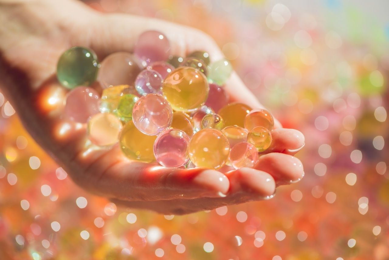 ด้วยคุณสมบัติในการดูดซับน้ำเป็นพิเศษ เบบี้คริสตัล จึงถูกผลิตขึ้นมาใช้ในวงการแพทย์ วงการอุตสาหกรรม และวงการเกษตร 