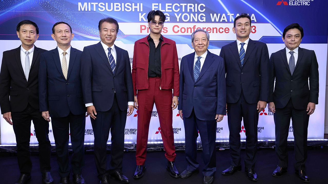 ใช้ดี ชินจิ คามิยะ กก.ผจก.บริษัท มิตซูบิชิ อีเล็คทริค กันยงวัฒนา เปิดตัวผลิตภัณฑ์เครื่องปรับอากาศภายในบ้าน ตู้เย็น พัดลม เทคโนโลยีลํ้าสมัยประหยัดพลังงาน พร้อมแนะนำพรีเซนเตอร์ธนนท์ จำเริญ โดยมี ประพนธ์ โพธิวรคุณ มาร่วมงานด้วย ที่โรงแรมวอลดอร์ฟ แอสโทเรีย วันก่อน.