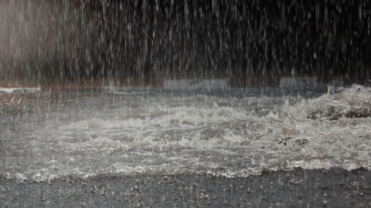 สภาพอากาศวันนี้ ใต้ฝนหนัก ระวังน้ำท่วม อีสานเตรียมตัวหนาวอีกพรุ่งนี้