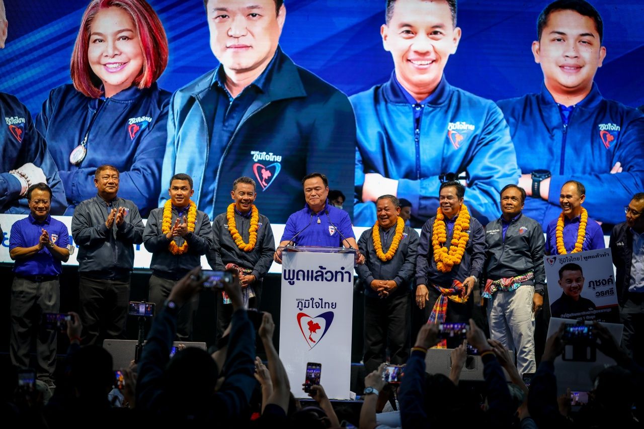 นายอนุทิน ชาญวีรกูล รองนายกรัฐมนตรีและรมว.สาธารณสุข ในฐานะหัวหน้าพรรคภูมิใจไทย พร้อมนางนาที รัชกิจประการ แกนนำภาคใต้ ลงพื้นที่ จ.พัทลุง เปิดตัวว่าที่ผู้สมัคร ส.ส. จ.พัทลุง ของพรรค