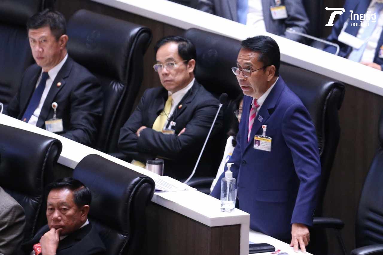 นายสุทิน คลังแสง ส.ส.มหาสารคาม พรรคเพื่อไทย ในฐานะประธานคณะกรรมการประสานงานพรรคร่วมฝ่ายค้าน (ประธานวิปฝ่ายค้าน)