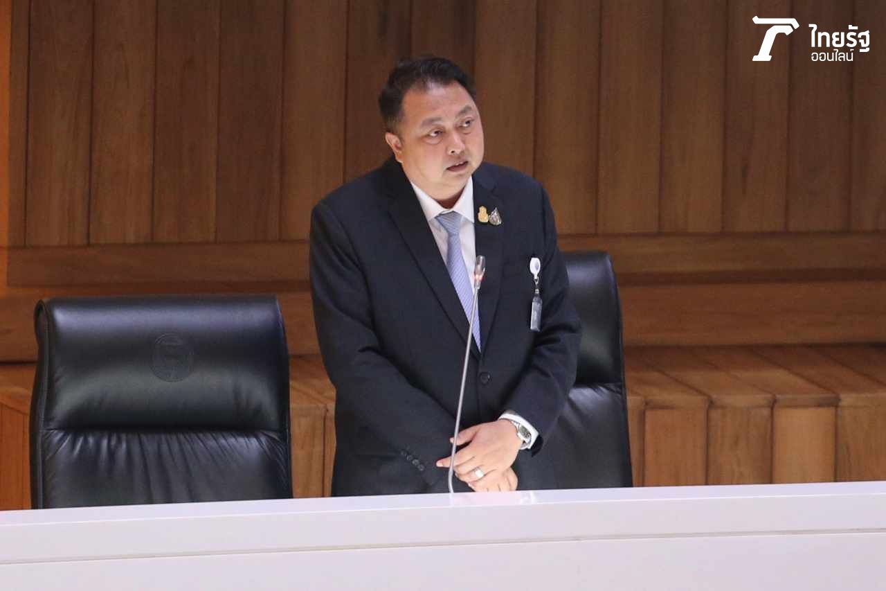 นายสุชาติ ชมกลิ่น รัฐมนตรีว่าการกระทรวงแรงงาน