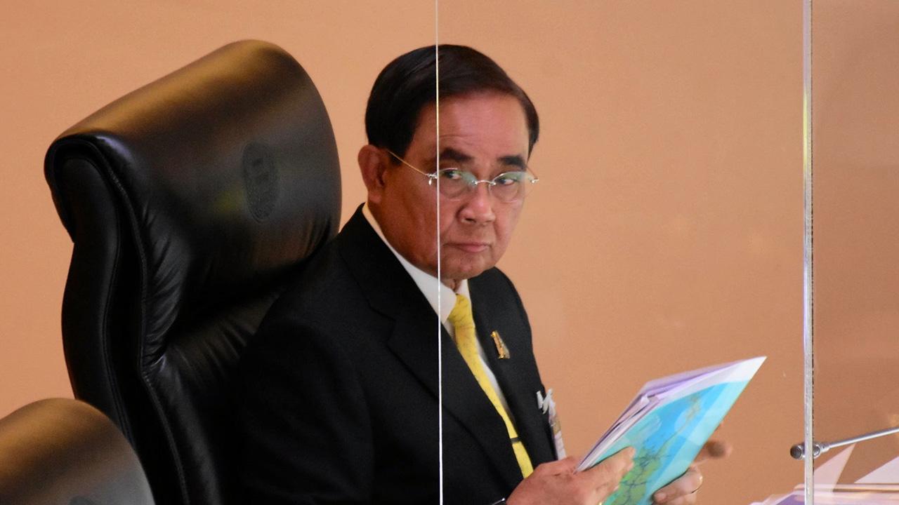 ฝ่ายค้านถล่ม "บิ๊กตู่" 8 ปีเหลวทุกด้าน ถนัดกู้-ทุจริต นายกฯเดือดสวนทุกหมัด! (คลิป)