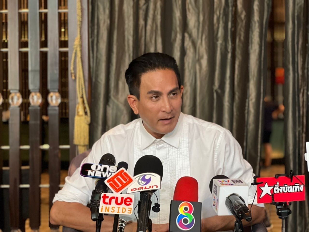 พีท ทองเจือ UFO