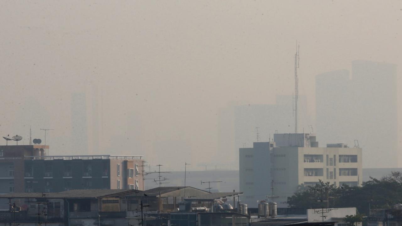 กรุงเทพฯ อ่วม ค่าฝุ่น PM 2.5 เช้านี้ พุ่งเกินมาตรฐาน 10 พื้นที่