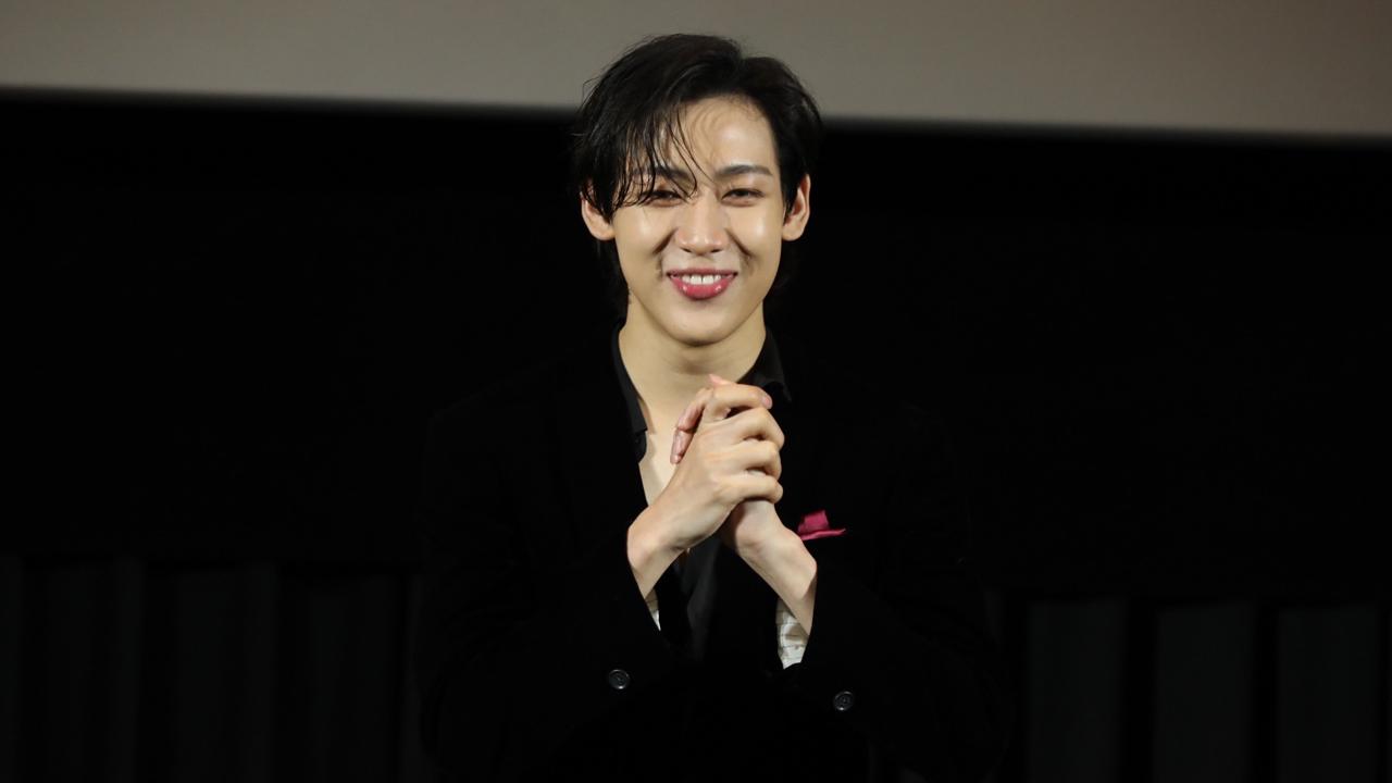 แบมแบม GOT7 แนะวิธีคลายเครียดให้อากาเซ่ ด้วยการทำความสะอาดบ้าน (คลิป)