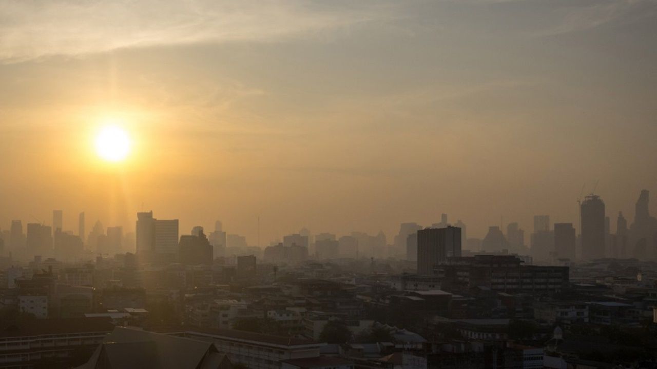 สภาพอากาศวันนี้ ไทยตอนบนมีฝนฟ้าคะนอง ฝุ่นสะสมปานกลางถึงมาก