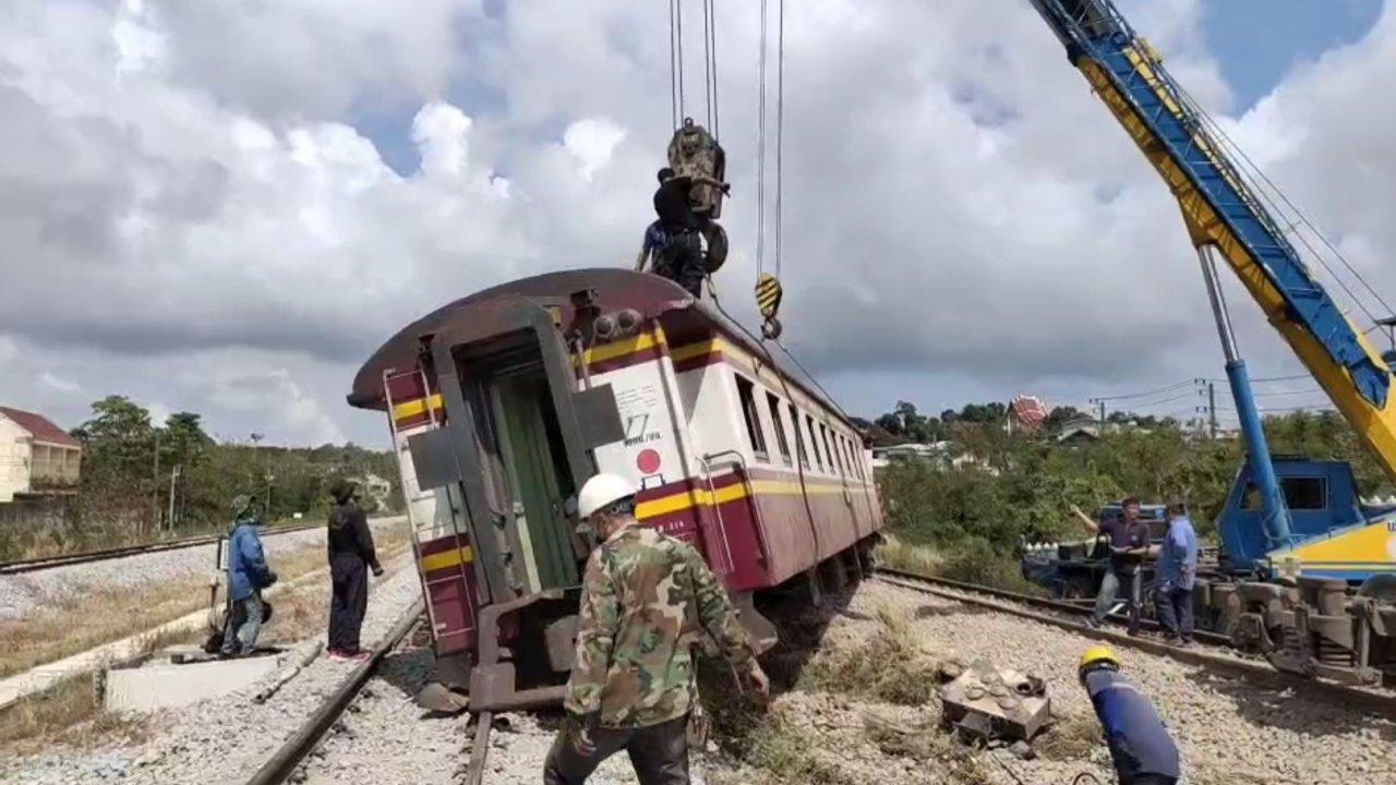กู้รถไฟสินค้าตกรางที่บางสะพานเรียบร้อย รฟท.เปิดเส้นทางสายใต้ได้ตามปกติ
