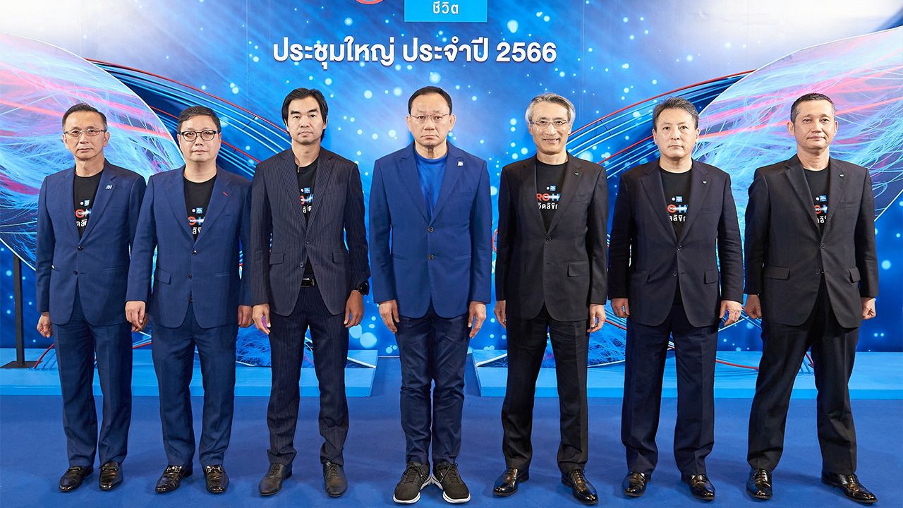 โปรดทราบ ไชย ไชยวรรณ ซีอีโอไทยประกันชีวิต เปิดงานประชุมใหญ่ประจำปี 2566 เพื่อประกาศนโยบายและเป้าหมายการดำเนินงานให้บุคลากรฝ่ายขายทั่วประเทศ โดยมี วิญญู ไชยวรรณ, ฮิเดกิ นากาจิมะ และ สวัสดิ์ นฤวรวงศ์ มาร่วมงานด้วย ที่อิมแพ็ค เมืองทองธานี วันก่อน.