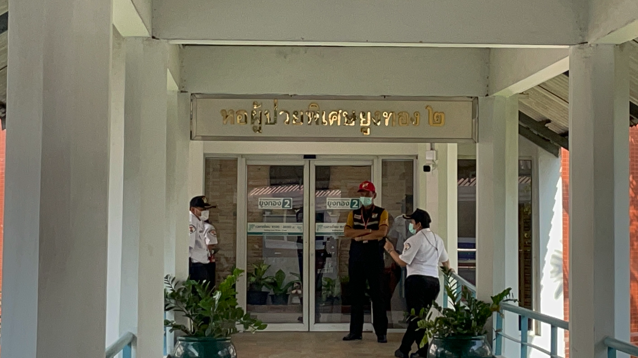 พ่อแม่ “ตะวัน-แบม” รุดเยี่ยมลูกสาวพร้อมทนาย แพทย์แจงสัญญาณชีพยังเป็นปกติ