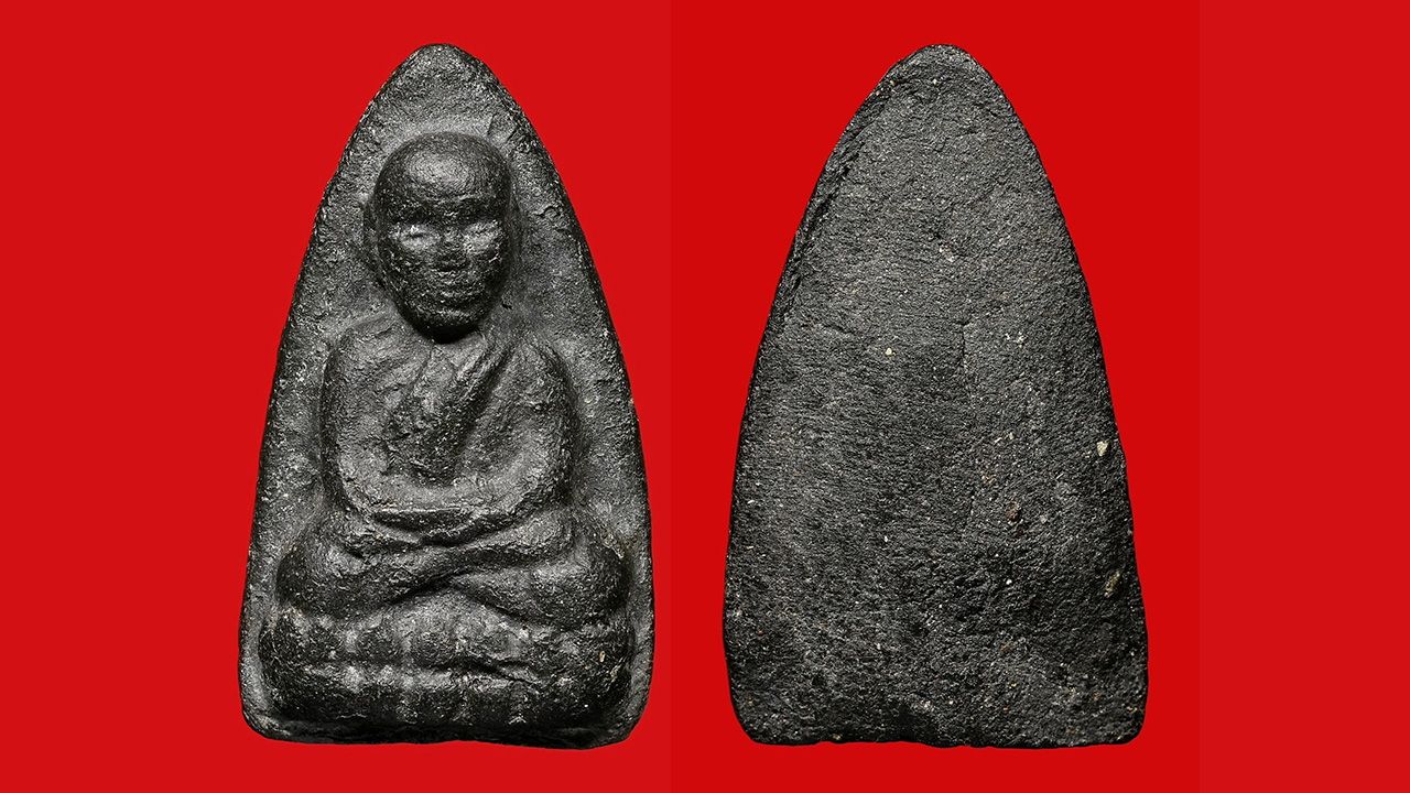 พระหลวงปู่ทวดเนื้อว่าน พิมพ์ใหญ่กรรมการ A รุ่นแรก พ.ศ.๒๔๙๗ ของ พ.ต.อ.จักรพันธุ์ กิตติสิริพรกุล.