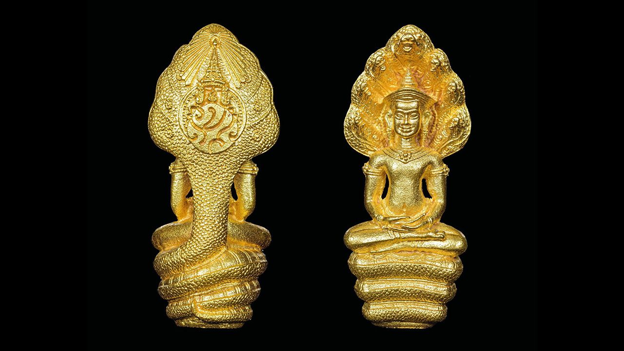 พระนาคปรก ภปร.พ.ศ.๒๕๓๐ เนื้อทองคำ หลวงปู่ดู่ วัดสะแก ของทักษิณ แสงประไพ.