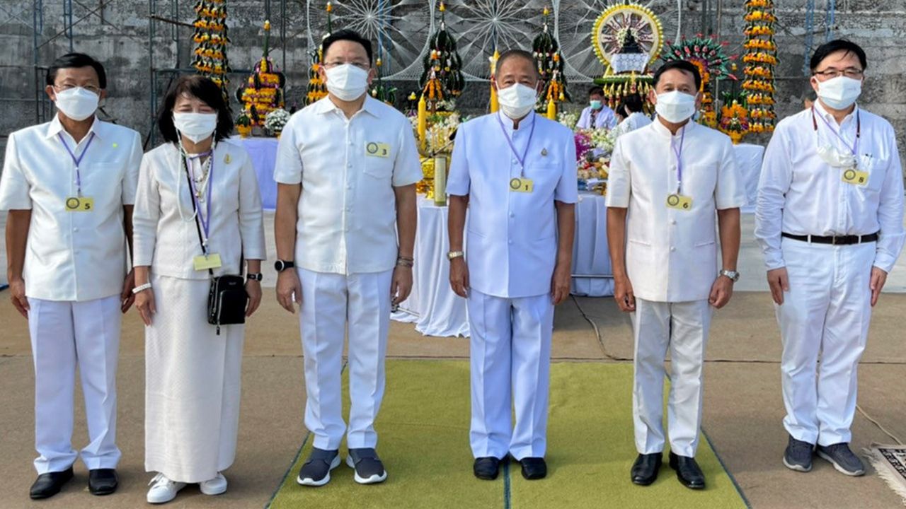 ยกพระเศียร พล.อ.อ.ชลิต พุกผาสุข องคมนตรี เป็นประธานในพิธียกพระเศียรสมเด็จองค์ปฐม พระพุทธเมตตา โดยมี นิรัตน์ พงษ์สิทธิถาวร, อภินันท์ จันทรังษี, ดร.พรชัย มงคลวนิช, กรรณภรณ์ วงศ์ปิยะกุล และ ฤหัส ไชยศักดิ์ มาร่วมในพิธีด้วย ที่วัดเทพประทาน จ.จันทบุรี วันก่อน.