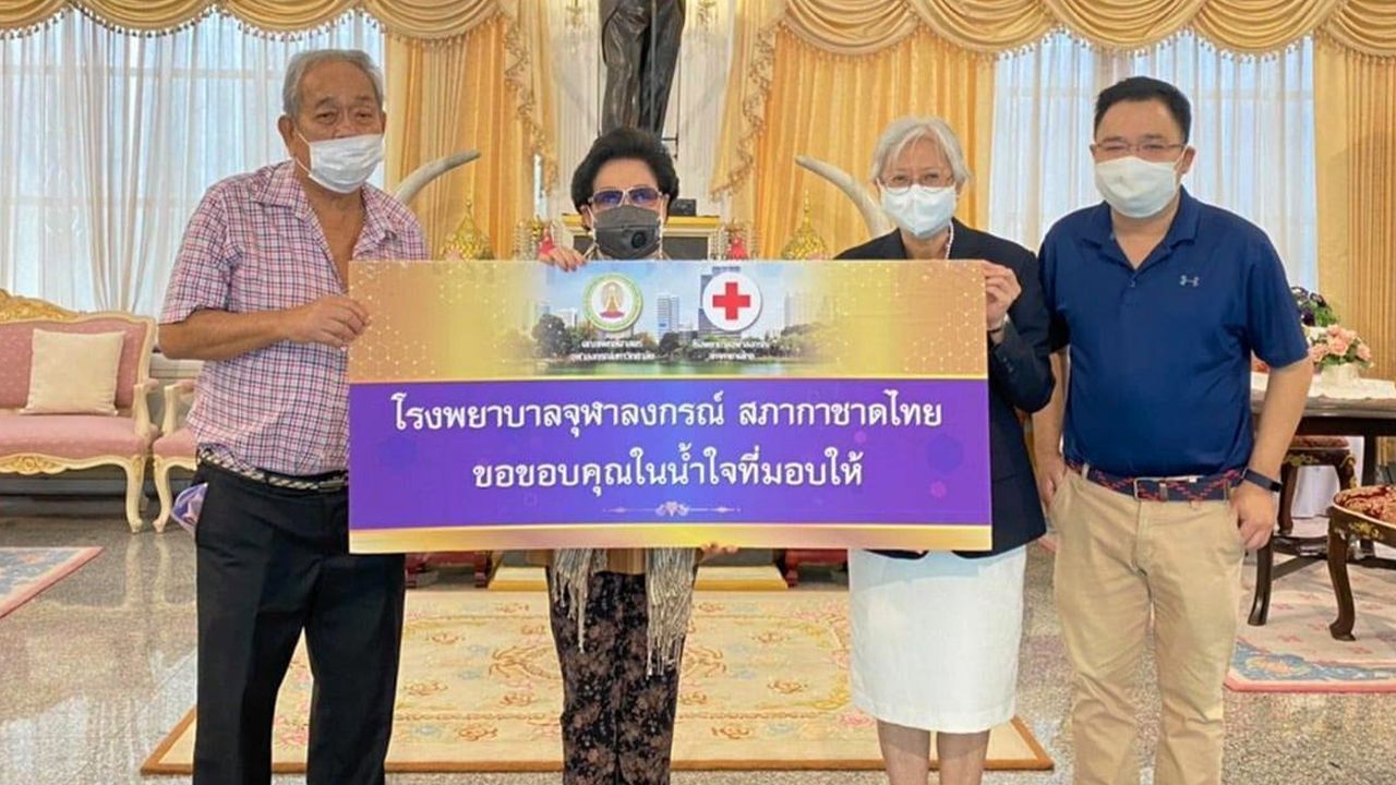 สมทบทุน เอกศักดิ์–สุดา ภูริผล มอบเงินจำนวน 1,000,000 บาท เพื่อร่วมสนับสนุนสมทบทุน โครงการเปลี่ยนลิ้นหัวใจเอออร์ติกโดยไม่ต้องผ่าตัด ศูนย์โรคหัวใจ โรงพยาบาลจุฬาลงกรณ์ สภากาชาดไทย โดยมี ภญ.เพ็ญประภา ตั้งวันเจริญ เป็นผู้รับมอบ ที่ศาลาทินทัต วันก่อน.