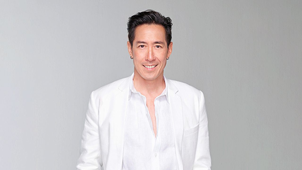 ส่งลูกชาย 3 เจ้า ไปเรียนต่างประเทศเรียบร้อย นอกจากเสื้อผ้า พ่อเจ-เจตริน ยังใส่ Power shot Brain ผลิตภัณฑ์ของ พี่กาละแมร์ อัดไปเต็มกระเป๋าเลย...ไหนๆก็เป็นพรีเซนเตอร์ทั้งบ้านอยู่แล้ว.