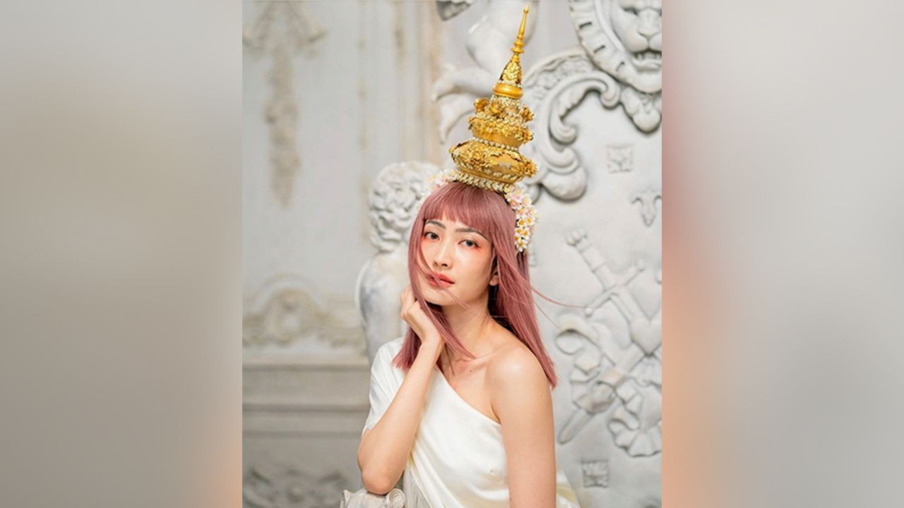 โคฟเต้นโซโล่เดี่ยว LALISA เร็วคนแรกๆ ล่าสุด แต้ว-ณฐพร ออกมาโคฟการแต่งกายของ ลิซ่า แบล็คพิงค์ แบบจัดเต็มทั้งผมหน้าม้ามาพร้อมรัดเกล้ายอด...เอิ่ม อันนี้ช้านิด สงสัยเพิ่งเสร็จ คริๆ.