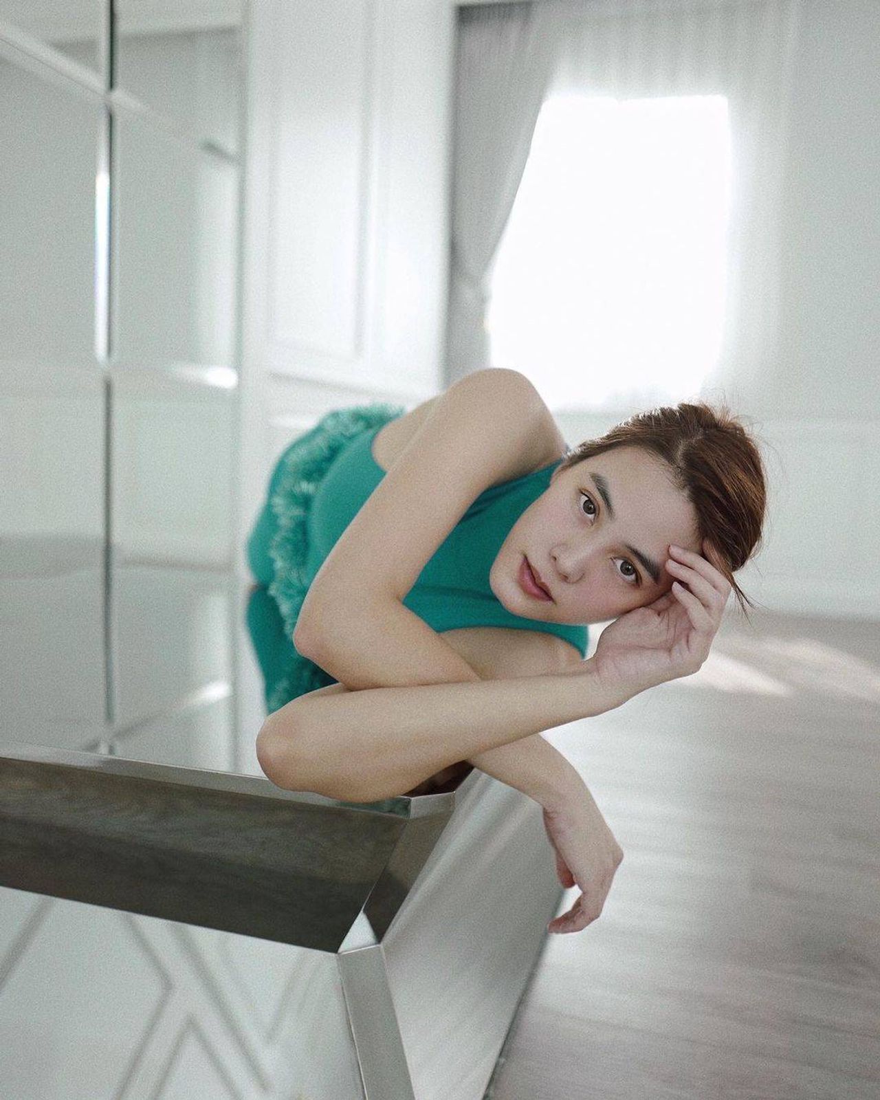 เจนี่ อัลภาชน์ ณ ป้อมเพชร ขอบคุณภาพจากไอจี @janienineeleven