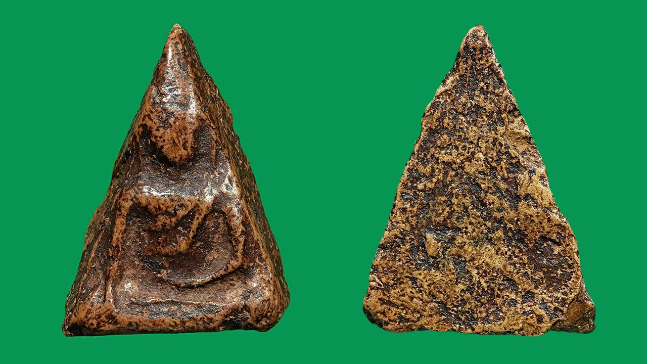 พระนางพญา พิมพ์เทวดา กรุวัดนางพญา พิษณุโลก ของมีชัย เถาทอง.